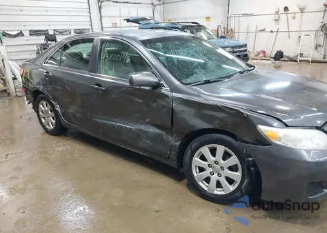 2010 Toyota Camry Le z USA, uszkodzony, nr VIN 4T4BF3EK7AR055897